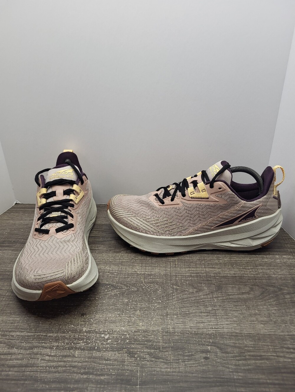 Altra Experience Wild Womens Size 10.5 Shoes Taupe Trail Running Zero Drop